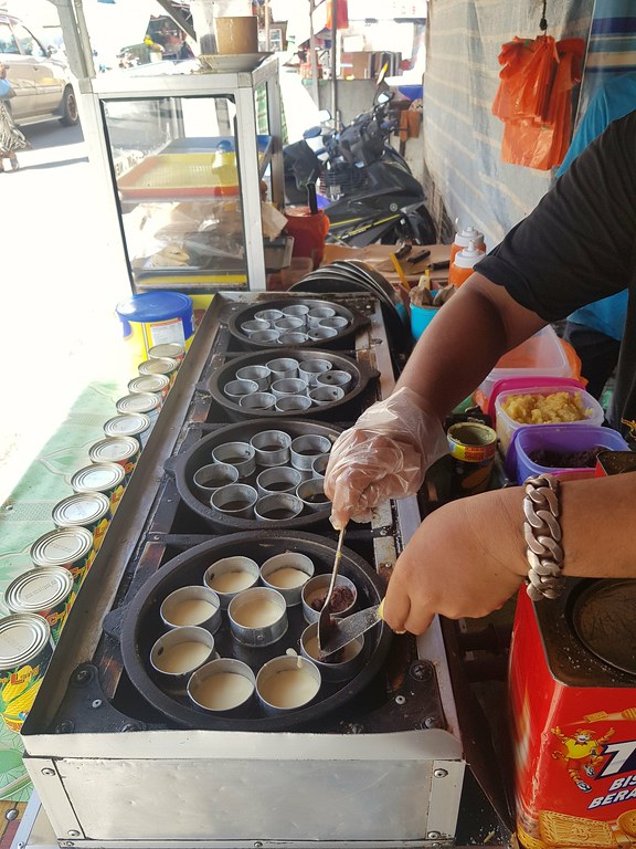 Sri Gandus (Indonesian dessert) rm$2 for 5pcs @ Sri Gandus stall at KL Chow Kit, Jalan Raja Bot