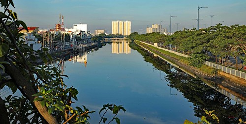 canoneos5dmarkiv canon eos 5d vietnam 2018 hochiminhcity hcmc saigon river water sunrise buildings reflection