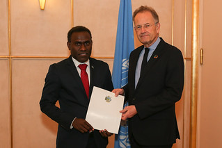 NEW PERMANENT REPRESENTATIVE OF SOLOMON ISLANDS PRESENTS CREDENTIALS TO THE DIRECTOR-GENERAL OF THE UNITED NATIONS OFFICE AT GENEVA
