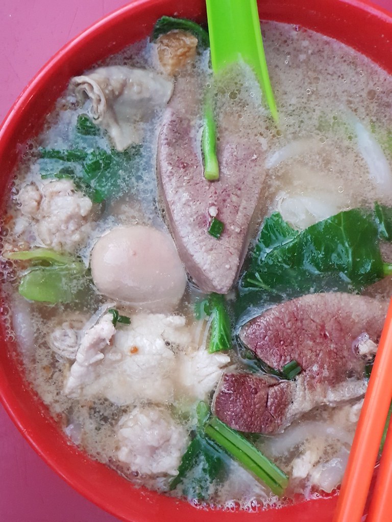 猪肉粉 Pork Noodle rm$8 & 奶茶 TehC rm$1.90 @ Restoran Win Heng Seng (永兴城茶室) KL Imbi