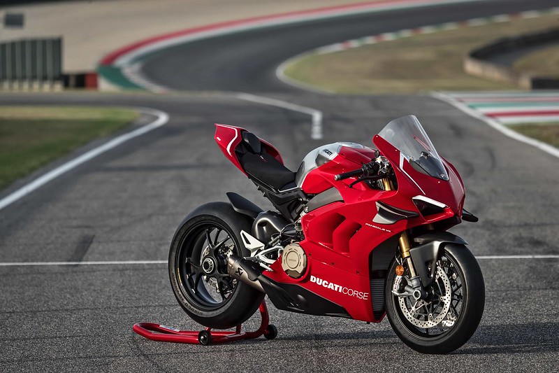 06_DUCATI PANIGALE V4 R ACTION_UC69244_Mid