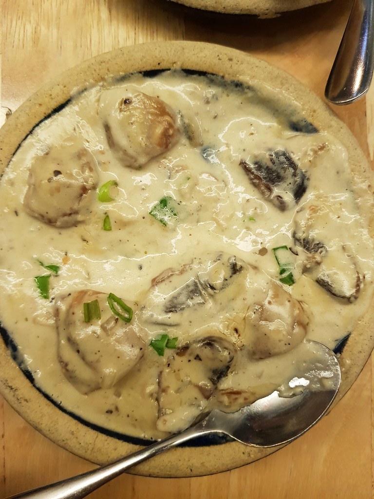 Pollo & Champignones Shitake (Chicken & Fresh Mushroom) rm$115 - Side Dish/Button Mushroom in Cream Sauce @ La Cocina Restaurant & Tapas Bar USJ10