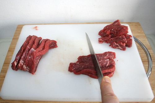 27 - Rinderfilet in Streifen schneiden / Cut beef filet slices in stripes