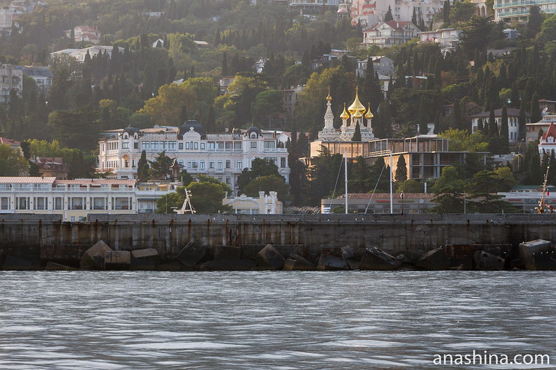 Панорама Ялты и собор Святого Александра Невского, Крым