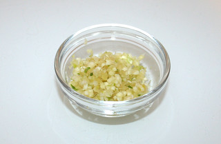 05 - Zutat zerkleinertes Knoblauch / Ingredient minced garlic