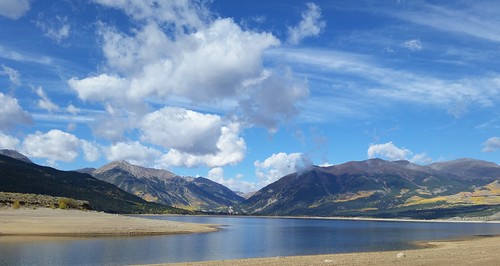 topoftherockies scenicbyway twinlakes reservoir lake glacial colorado mountain mountains sawatch range lakecounty sanisabelnationalforest aspen leafpeeping fallcolor fall clouds nationalforest sanisabel usda forestservice recreationarea mtelbert 14ers