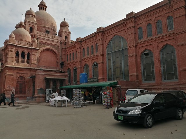 Lahore Museum Image with Auto Mode on Honor 10 Lite