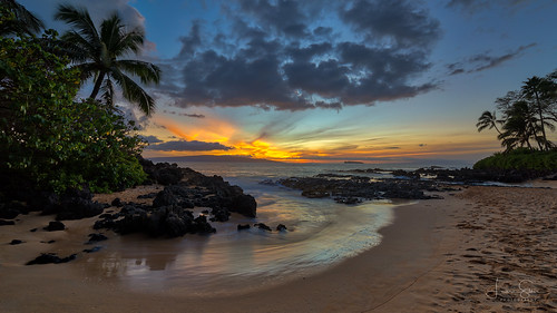 beforesunset autumn secretcovebeach goldenhour mystical bracketing hawaii bracketed makenaalanui beach amateurphotography hidden stunning sky cove landscape panorama 12mm maui green majestical gravel sunset nature pacificrainforest sea hdr palm tree landscapephotography golden pacific f8 view usa water jungle viewingpoint sand cliffs scenery amazing iso100 laowa12mmf28zerod tripod magnificent trees shore paradise theunforgettablepictures travelphotography colorful merged beautiful ocean hotweather iconic natureview colors seascape naturephotography clouds kihei canoneos5dmarkiv