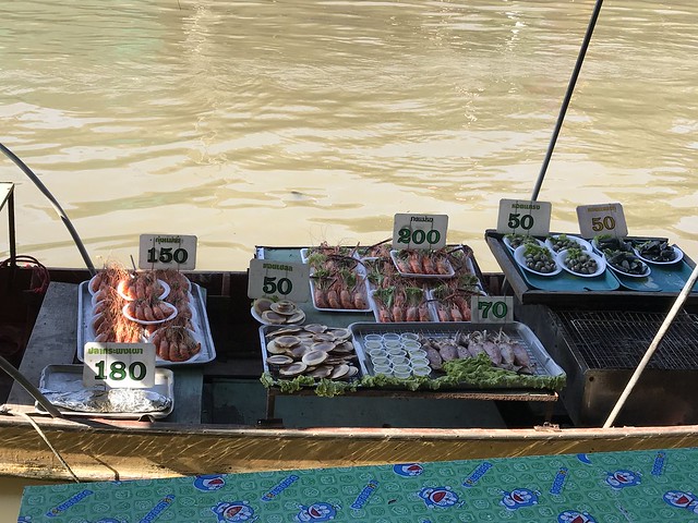 floating market Nov 3 2018 325