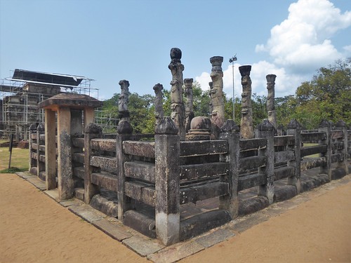 sl-8 polonnaruwa quadrilatere-latha-mandapaya (1)