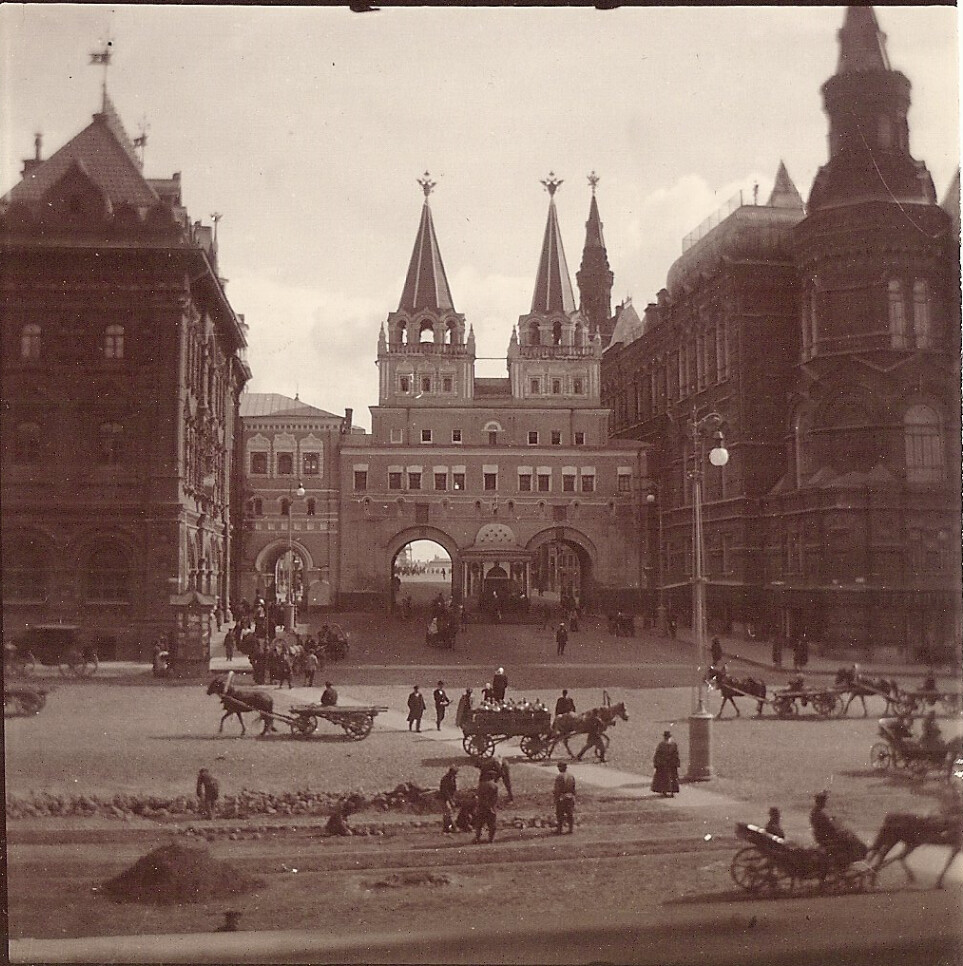 Иверские ворота. 1897