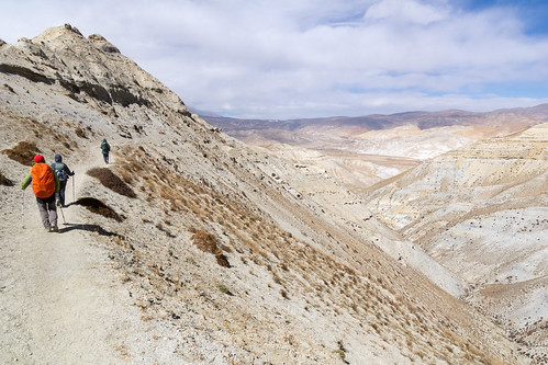 mustang nepal hikers mountains path ramblers ridge slope steep trail trekkers walkers