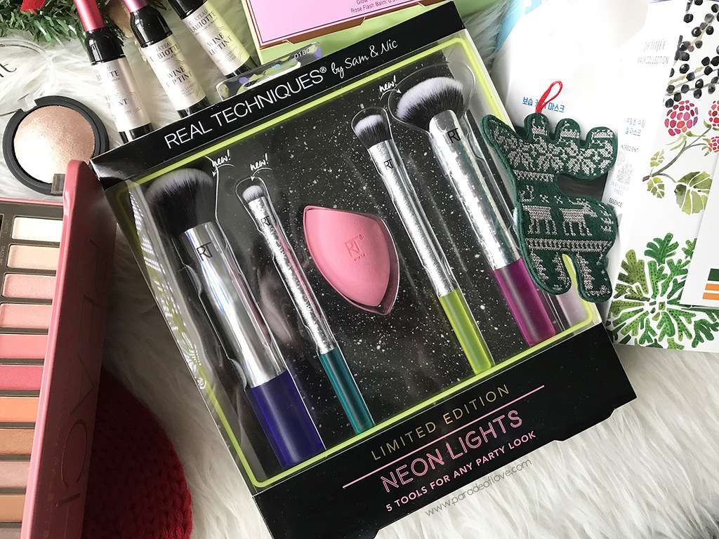 iHerb-Beauty-Holiday-Gift-Guide_Real-Techniques-Neon-Lights-Set