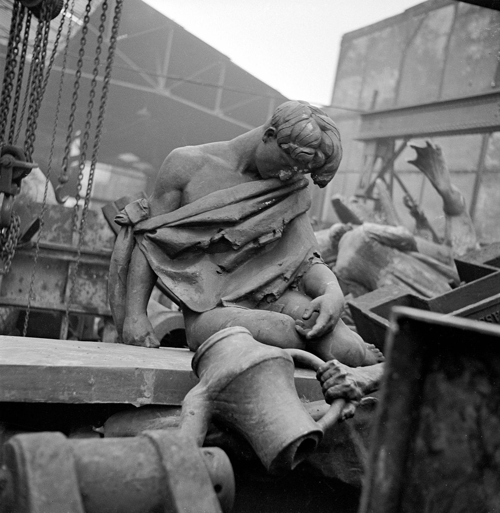 1941. Отправка статуй на переплавку