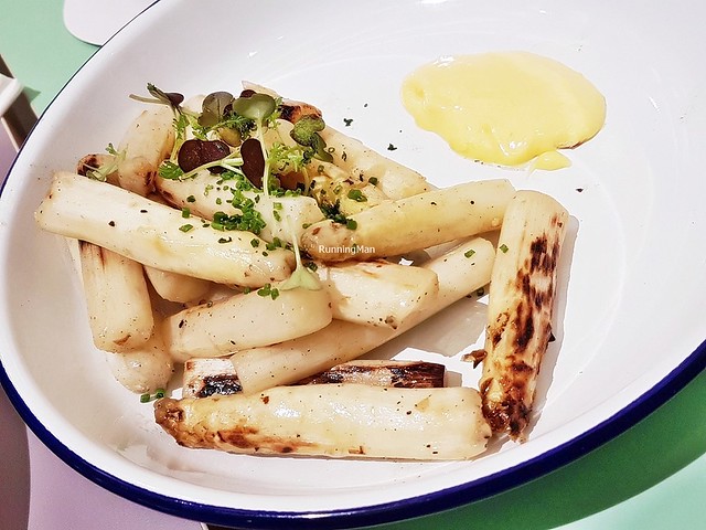 Grilled Peruvian White Asparagus With Hollandaise Sauce