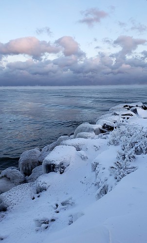 samsung s9 mobile smartphone cameraphone phonecamera toronto january winter 2019 lakeshore lakeontario ice snow landscape