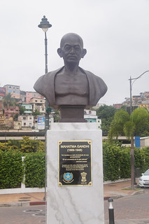 25-05 Buste Gandhi