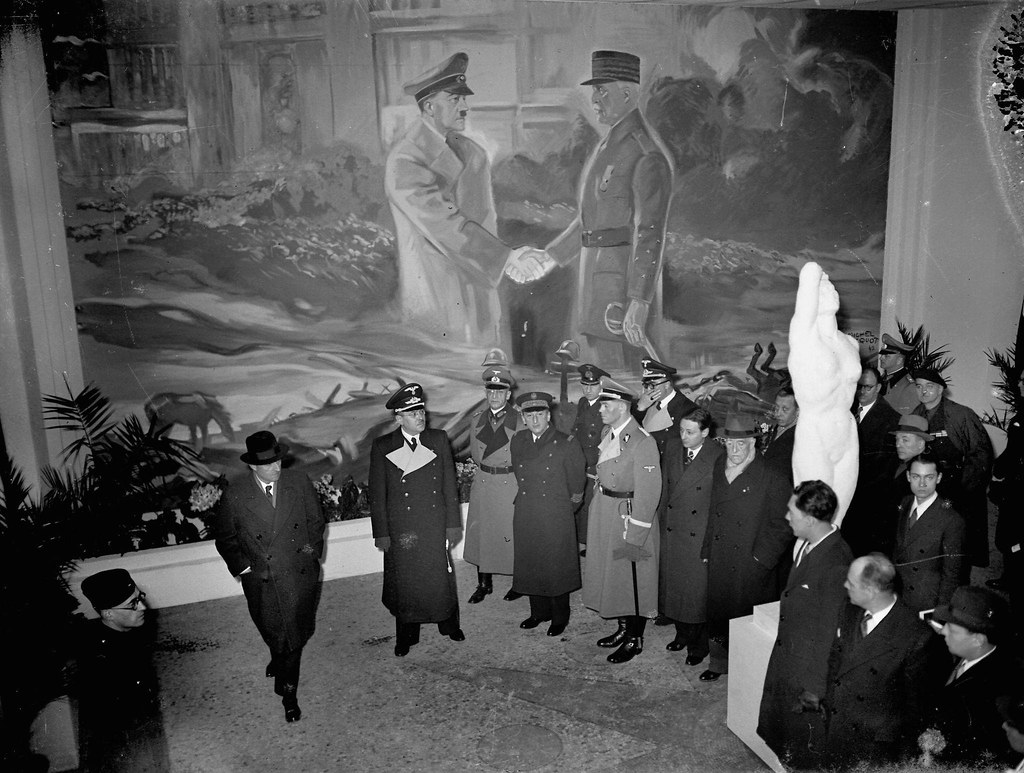 1942. Шлейер, Фернан де Бринон, Баркгаузен, Поль Марион и Бердт на открытии антибольшевистской выставки в зале Ваграм