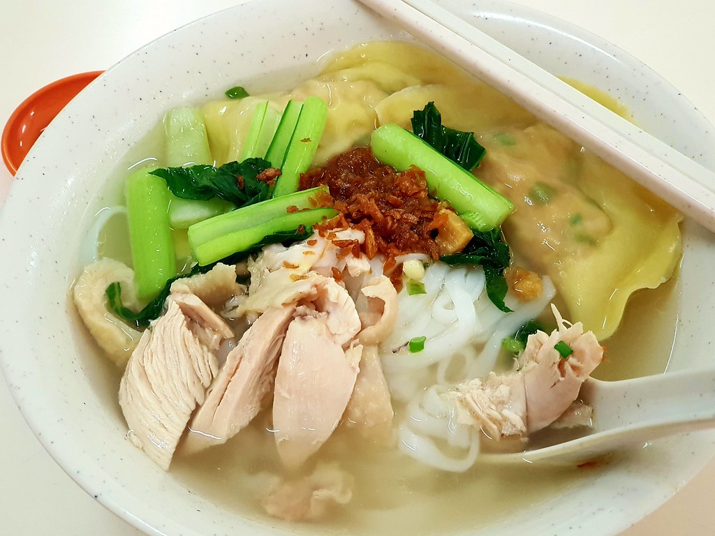 菜园鸡虾水饺河粉面 Kampong Chicken Prawn Dumpling Hor Fun Noodle rm$8.50 @ 娘惹茶餐室 Nyonya Goh USJ20