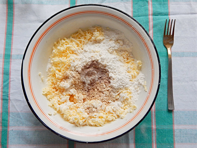 Песочный пирог с вареньем по Лизиному рецепту с овсянкой и специями | HoroshoGromko.ru