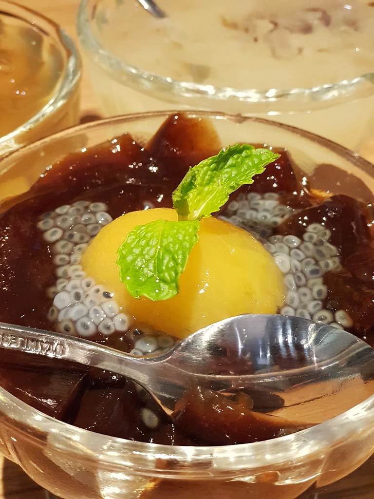 薄荷枇杷冻 Chilled Putian Loquat in Herbal Jelly rm$8.90 @ 莆田 Putien Restaurant at SS15 Subang Courtyard