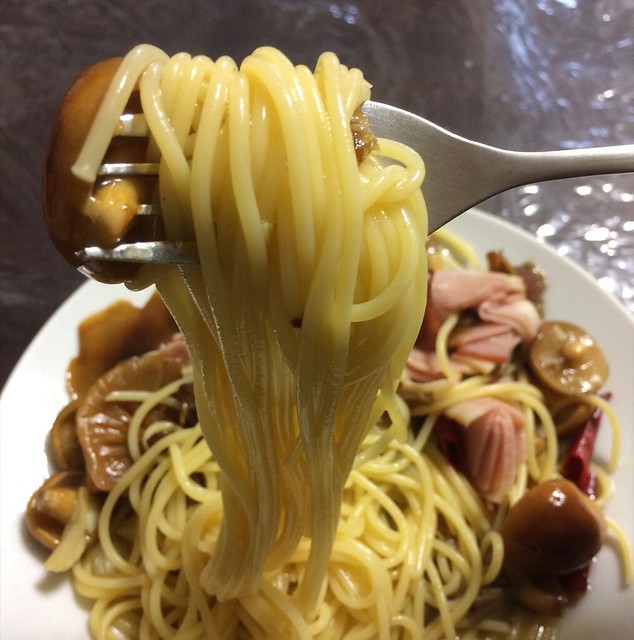 Mushroom pasta with Nameko and kuritake
