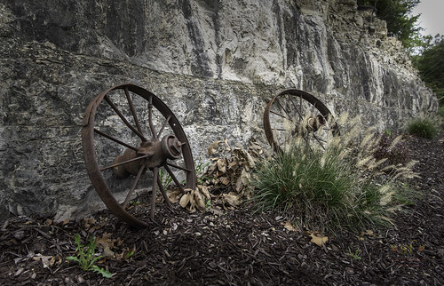 wolfecreek station mountain branson missouri mo wagonwheel spokes metal rock wall plants leaves fall stevefrazierphotography