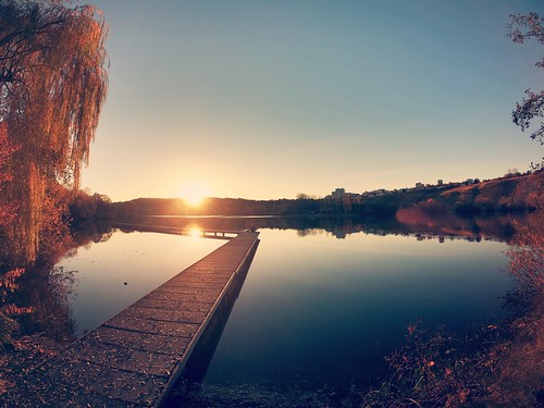 landscape view lake water sunset sunlight sunshine dawn evening reflection fall autumn season colors details light mood moody pontoon nature goldenhour travel visit explore discover maxeythsee stuttgart badenwürttemberg germany europe photography hobby gopro