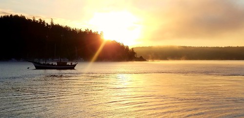 orcasisland sunrise ocean sanjuans boat