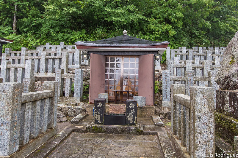 Sokushinbutsu en el santuario Tamahime Inari