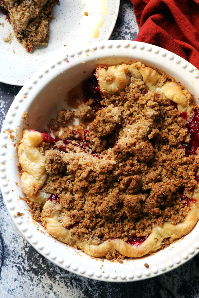 Cranberry Pie with Oat-Pecan Crumble