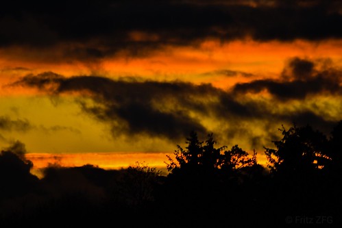 sunset sundown sonnenuntergang wolken clouds puestadelsol coucherdusoleil 日落 paglubogngaraw ηλιοβασίλεμα pôrdosol tramonto rainy rainclouds nikond3400 tamron70300mm