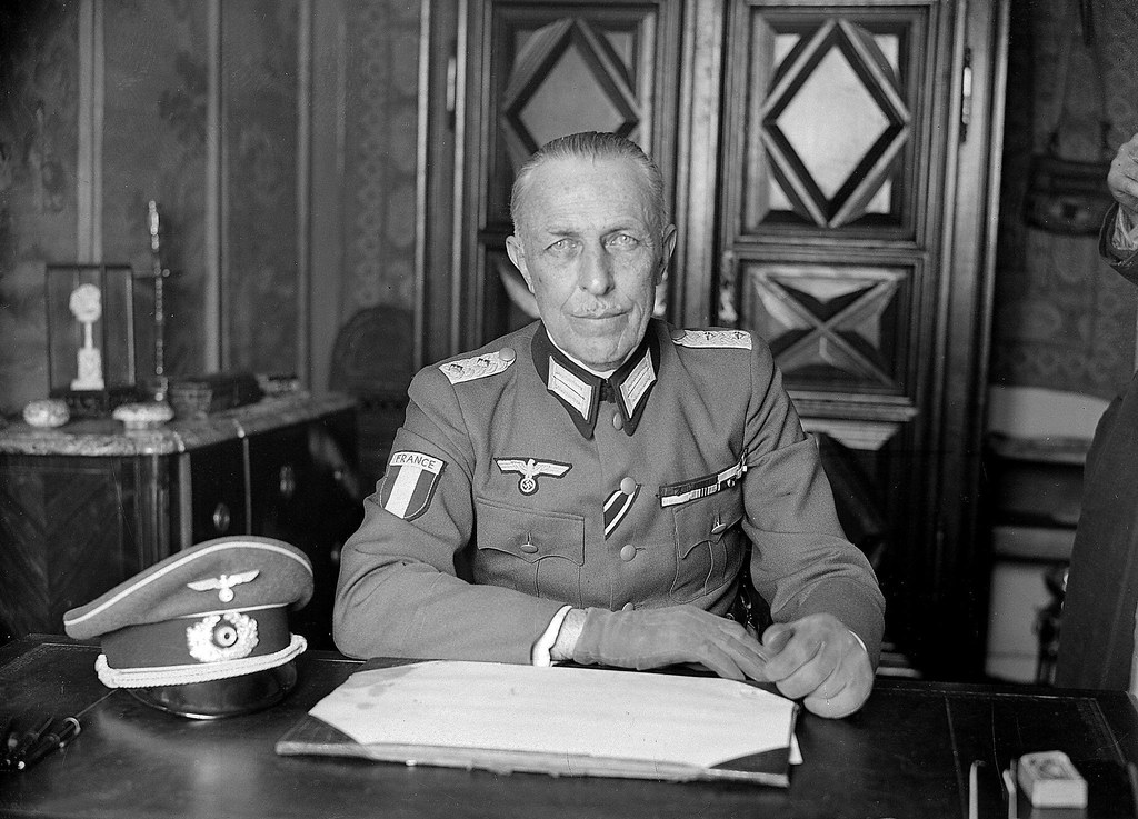 1942. Полковник Роже Лабонн, первый командующий Легиона Французских Добровольцев. Париж, март