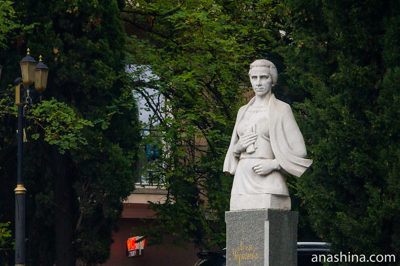 Памятник Лесе Украинке в Балаклаве, Крым