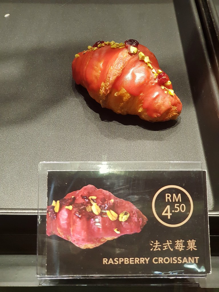 法式莓果 Rasberry Croissant rm$4.50 @ ホーンス Honzu at Aeon Big SS16