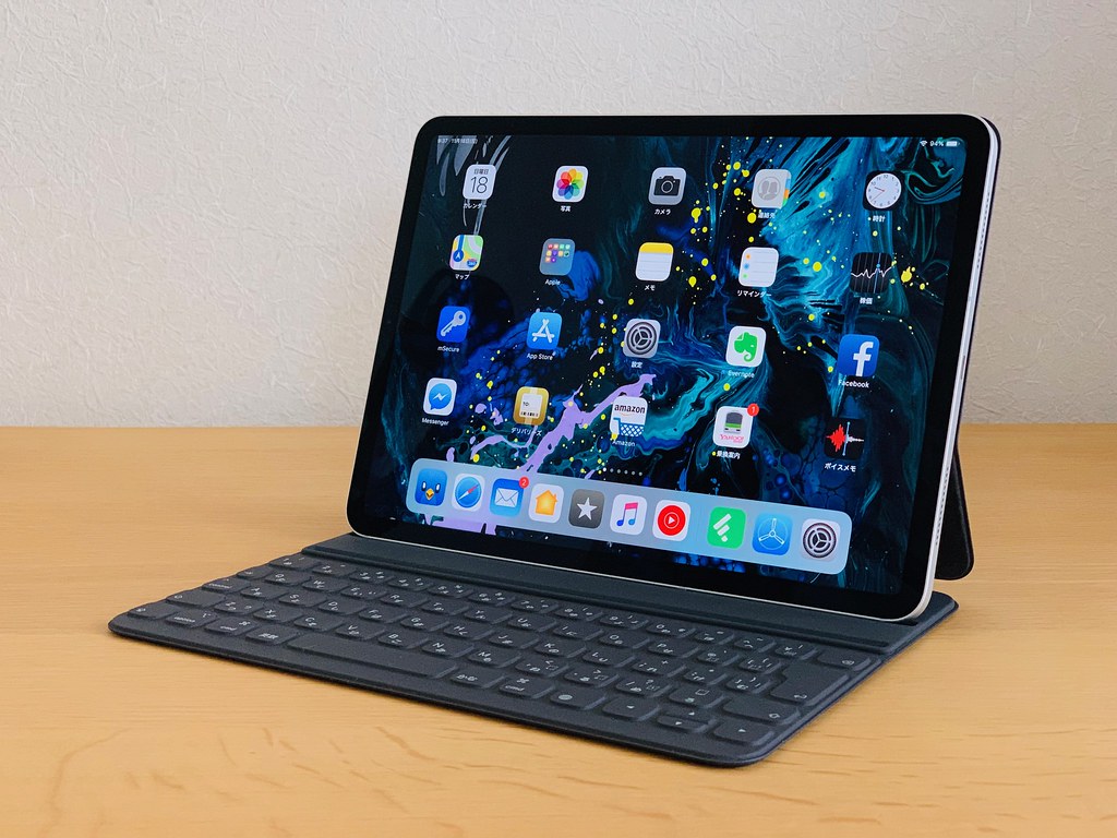 Apple iPad Pro 11 inch & SmartKeyboard Folio