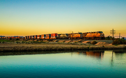 winterhaven california usrailroads unionpacificrailroad norfolksouthernrailroad gelocomotives railroad locomotive sunset