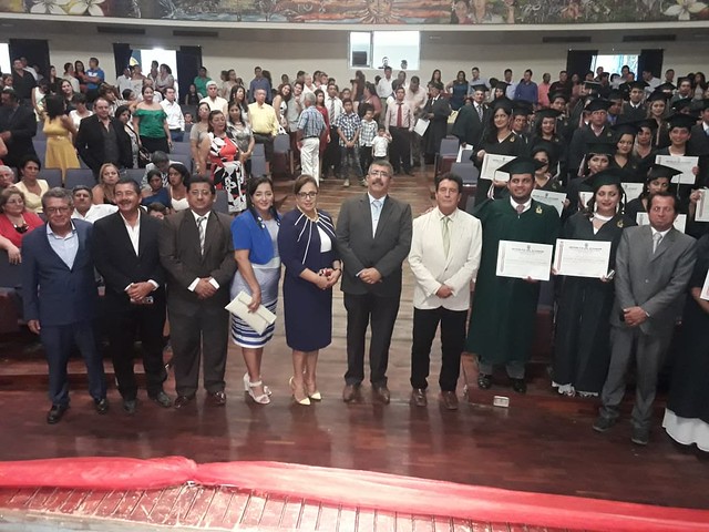 Universidad Eloy Alfaro de Chone graduó a un centenar de profesionales en diferentes carreras