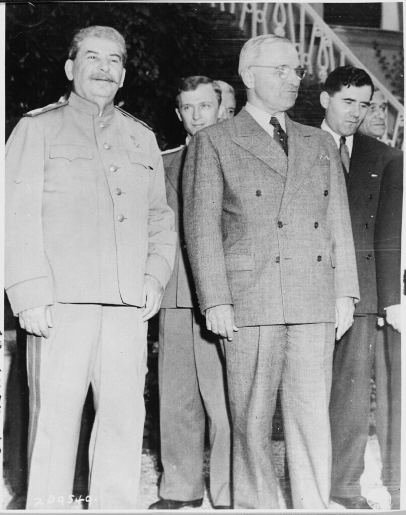 20 июля. Иосиф Сталин и Гарри Трумэн во время Потсдамской конференции