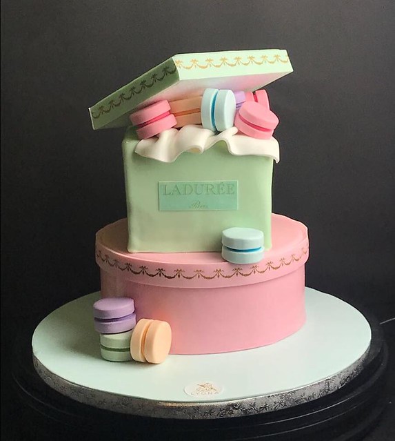 Cake by LYONA - Incredible Cakes - Geneva
