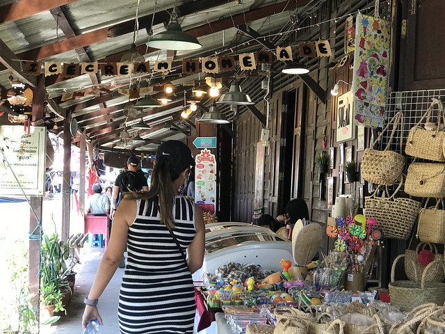floating market Nov 3 2018 319