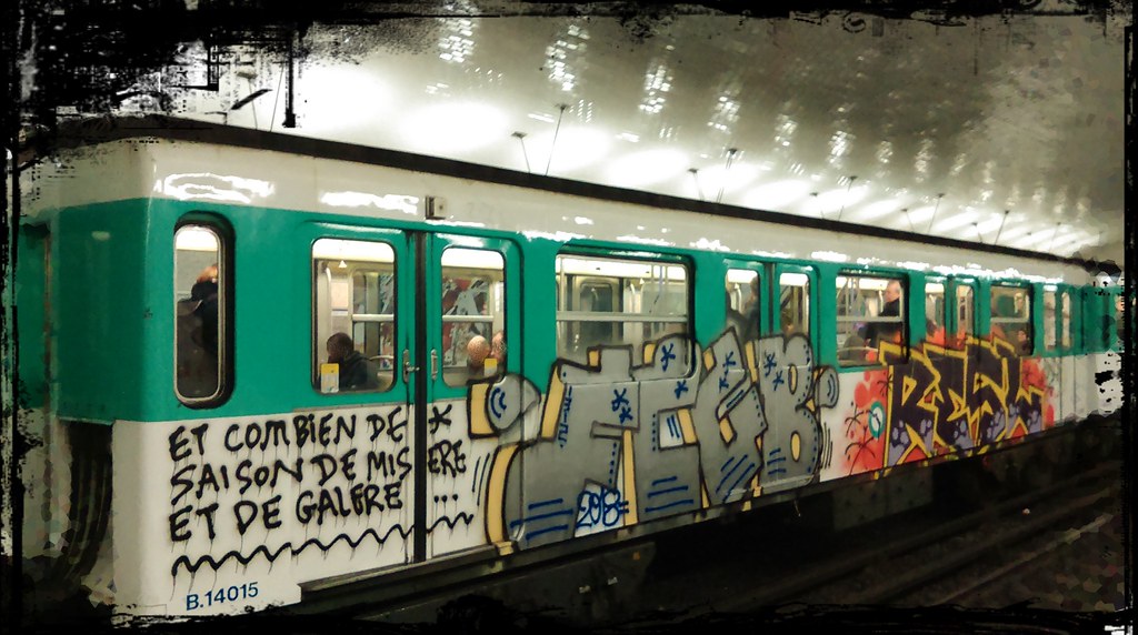 Paris Graffiti Ubahn Linie 12 FCGB RESL Graffito mit einem Spruch über das Leben