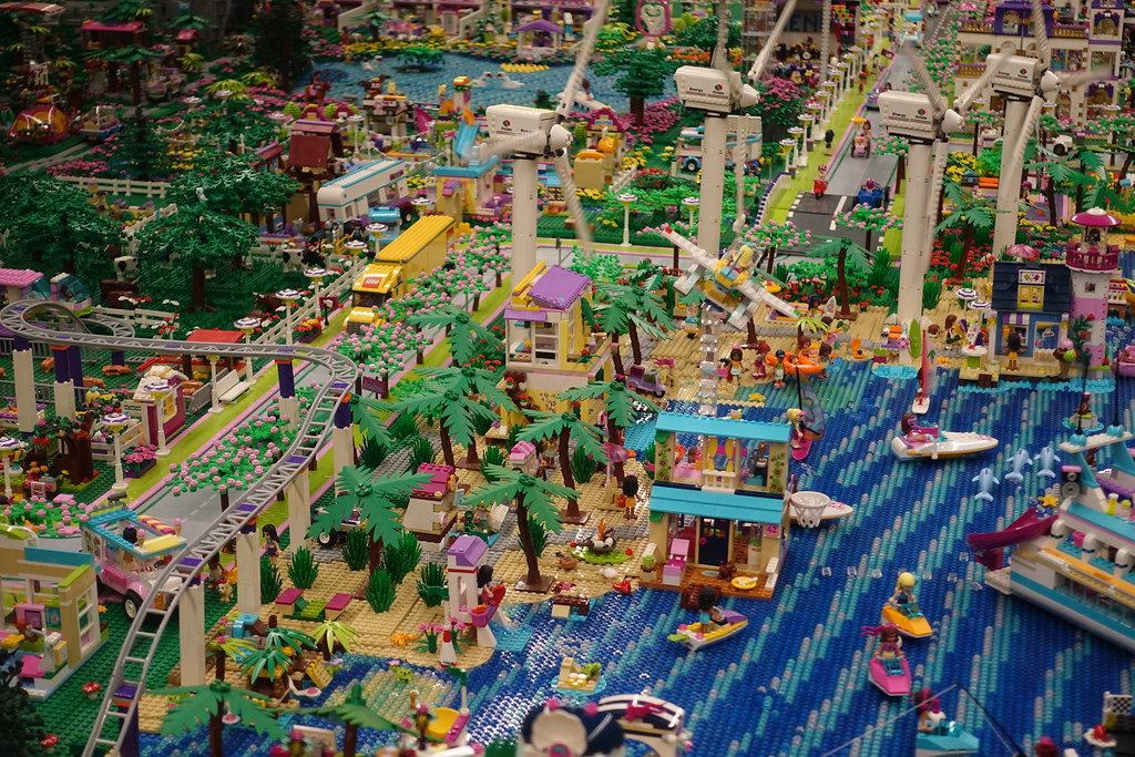 Heartlake City at LEGO Fanwelt 2018 by Andy (MBFR e.V.) – 786,432 elements (since 2012)