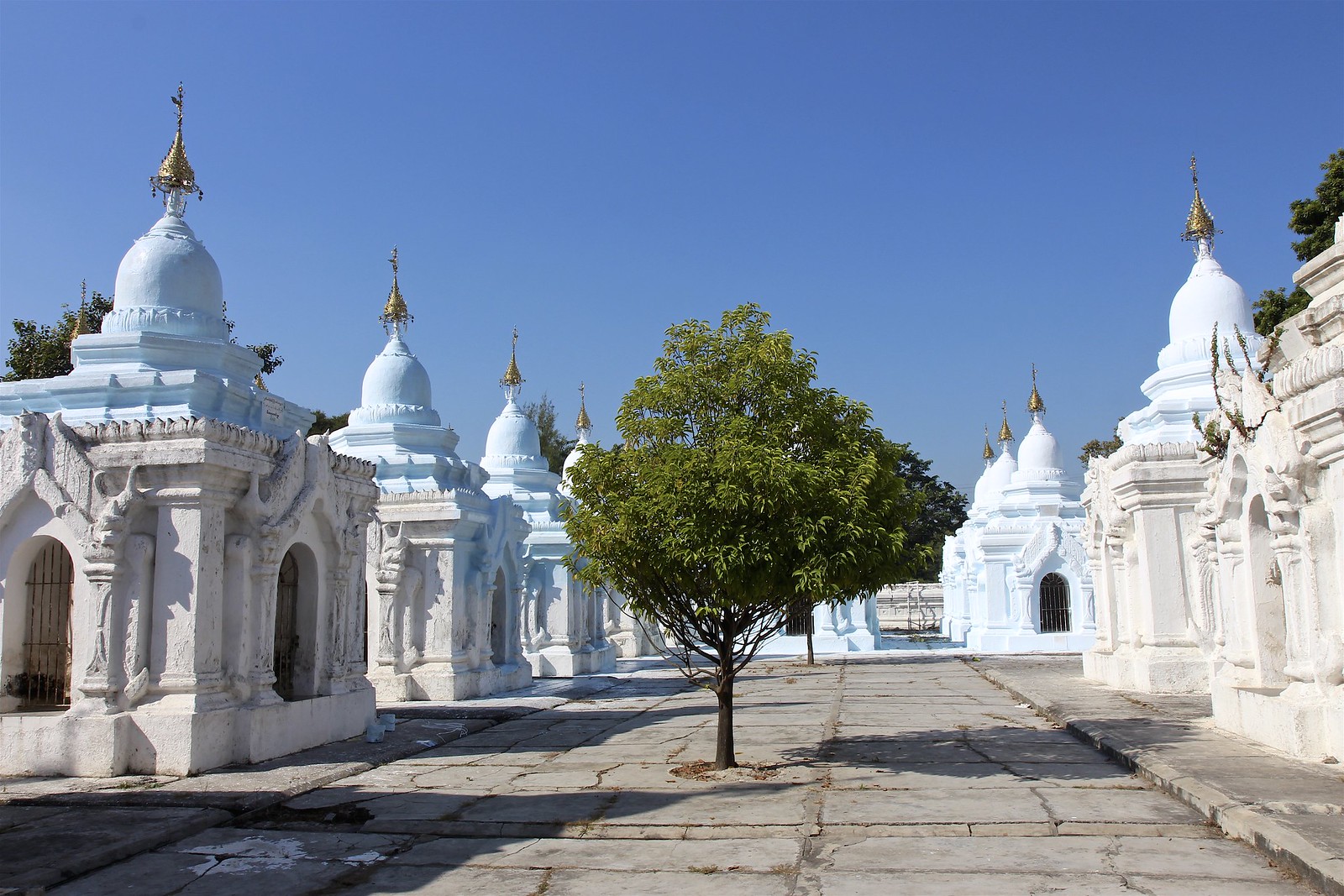 Myanmar, Mandalay päiväretki, Amarapura, U Bein Bridge, Mahamuni Buddha, Sagaing, Royal Palace Mandalay, Shwenandaw Monastery, Atumashi Monastery, Kuthodaw Pagoda, Soon U Ponya Shin Pagoda