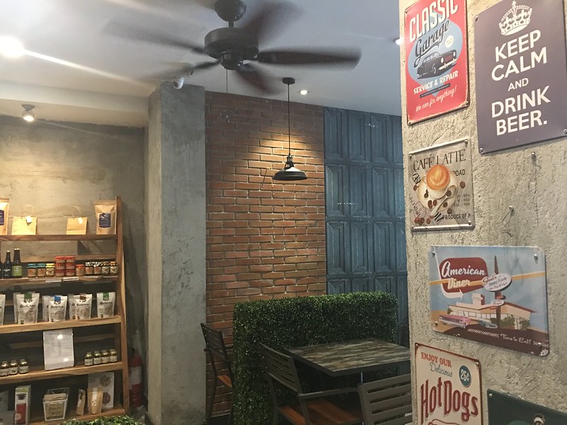 Blue Rocket Cafe, Paligsahan