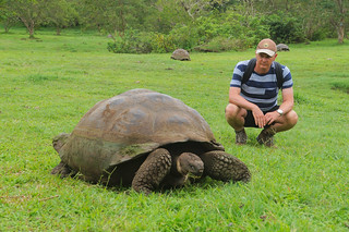 21-307 Reuzenschildpadden bij boerderij met Arjan