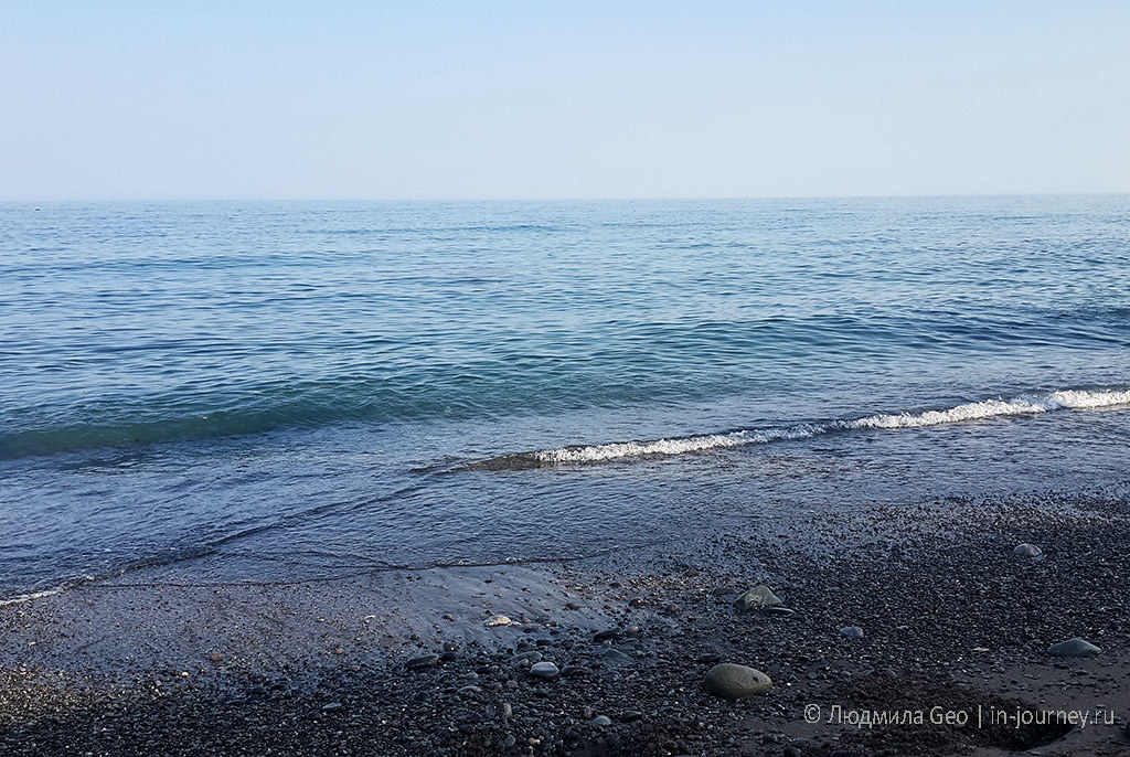 Черное море недалеко от Алушты