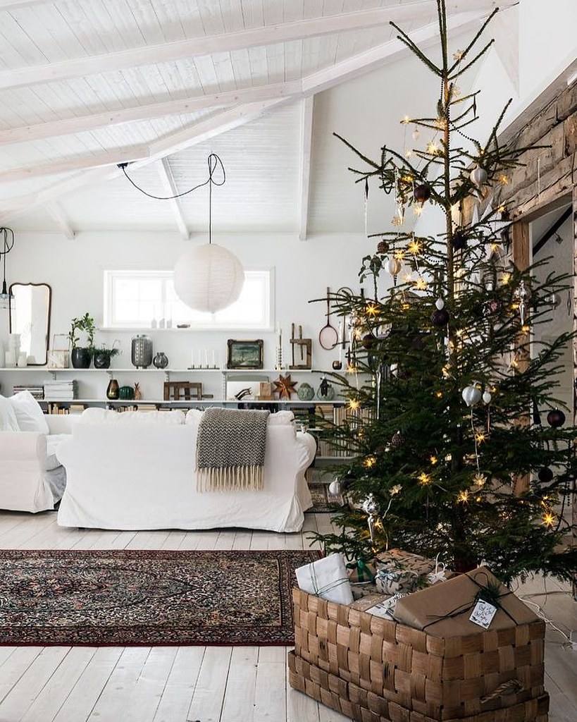 10 Ways to Decorate Your Christmas Tree - Scandinavian Christmas Tree