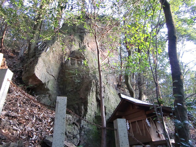 岩屋神社の陰陽岩
