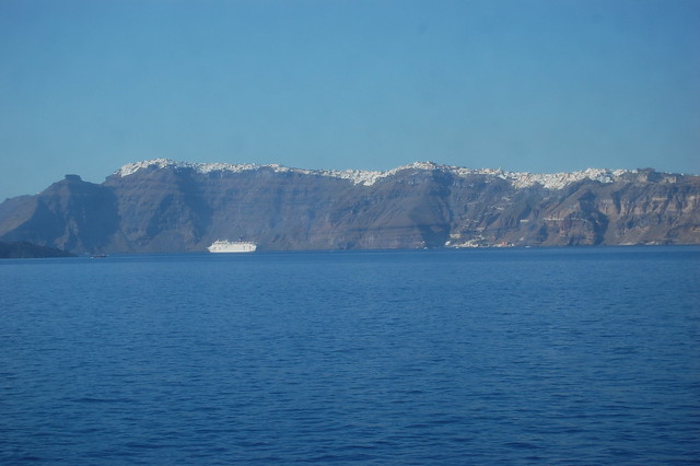 Santorini, the white buildings are like snow cap